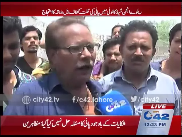 42 Breaking: Railway Engine Shed Colony residents protest against water shortage