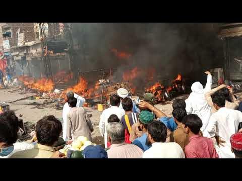 Kahna Nau lahore bazar me aag lg gae ...kafi zyada Nuksan ho gya