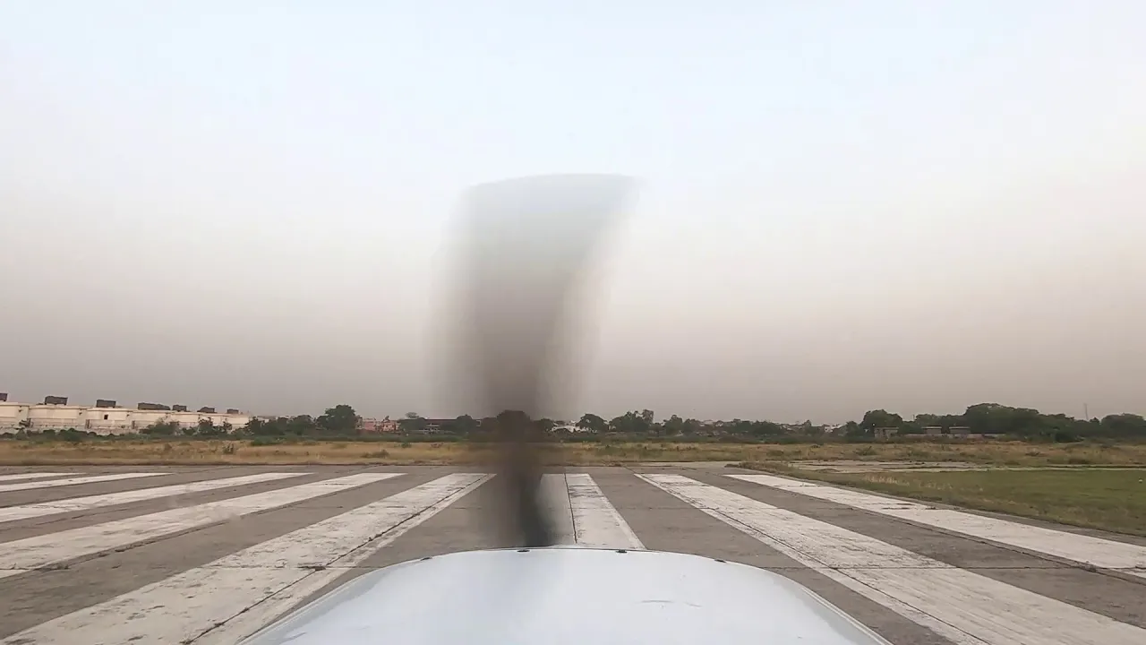 Pilot View: Sunset Takeoff at Walton Airport Lahore (OPLH | RWY 32)