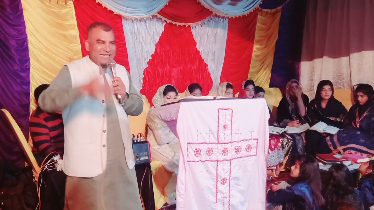 Rev David John Assi sharing the word of God in Islam park Lahore
