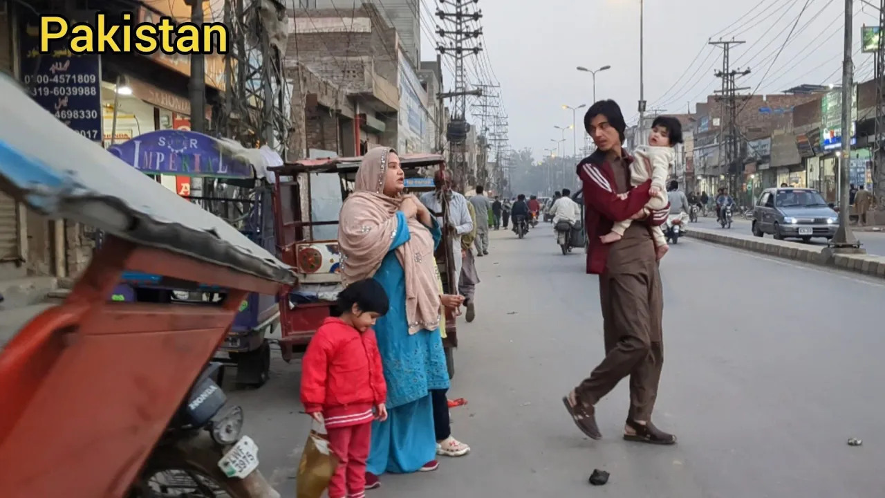 4k HDR Walk IN THE OLDEST KACHA JAIL ROAD LAHORE PAKISTAN ????  | Where Tourist Don't Go |