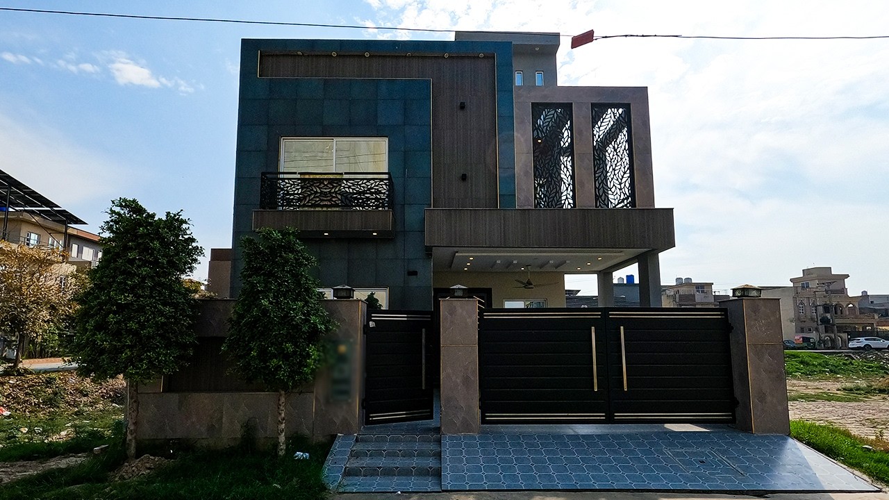 10 MARLA HOUSE FOR SALE IN BANKERS TOWN LAHORE