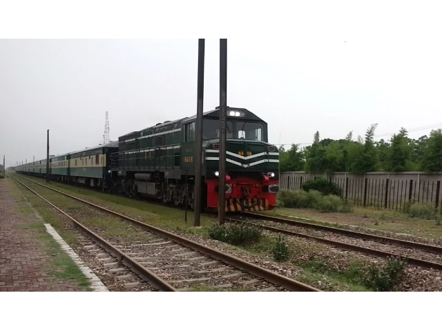 Pakistan Railways New Green Line Express through Green Town