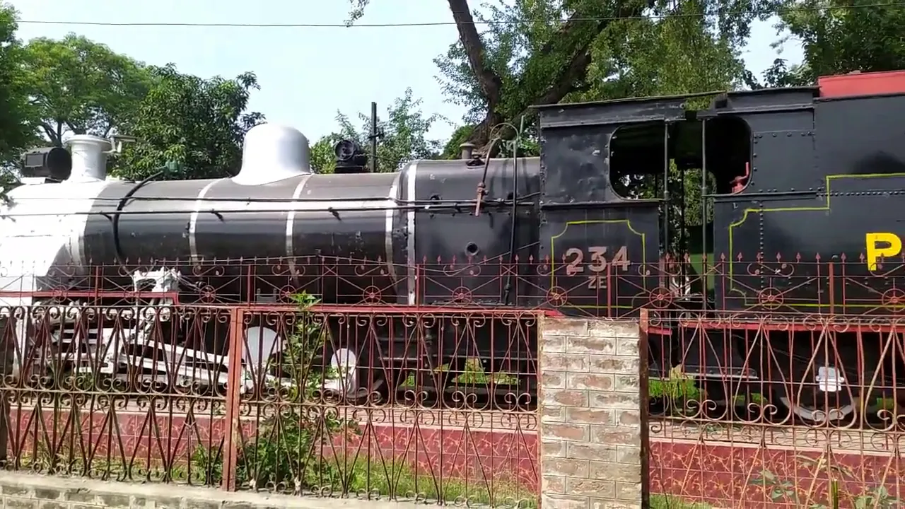 Railway engine Mughalpura Lahore!Pakistan railway videos!Pakistan train videos