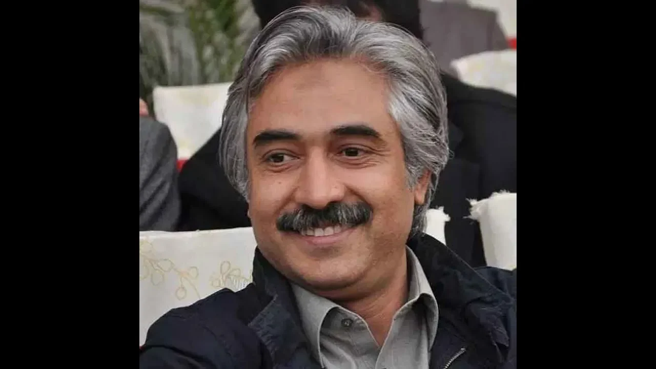 Mian Aslam Iqbal addresses corner meeting in Jinnah Colony
