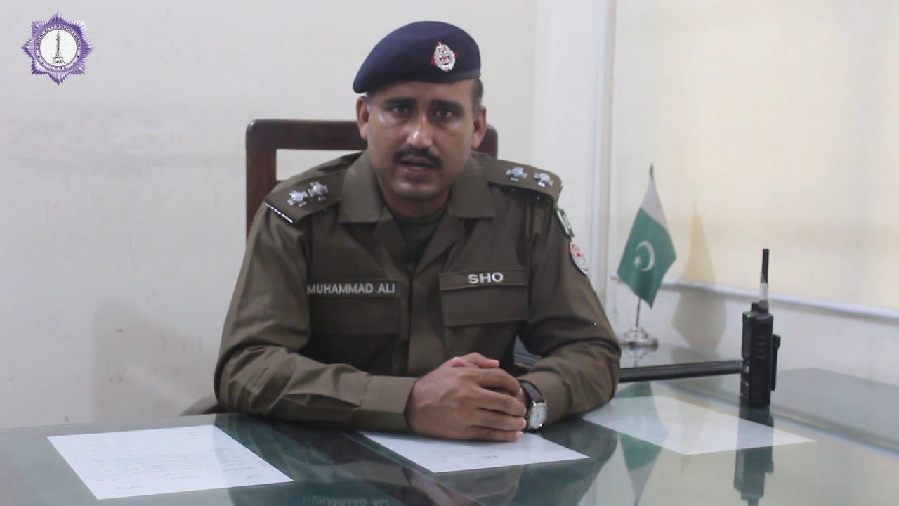 Mustafa Town Police arrested 2 individuals selling drugs on the streets, and roads of the local area