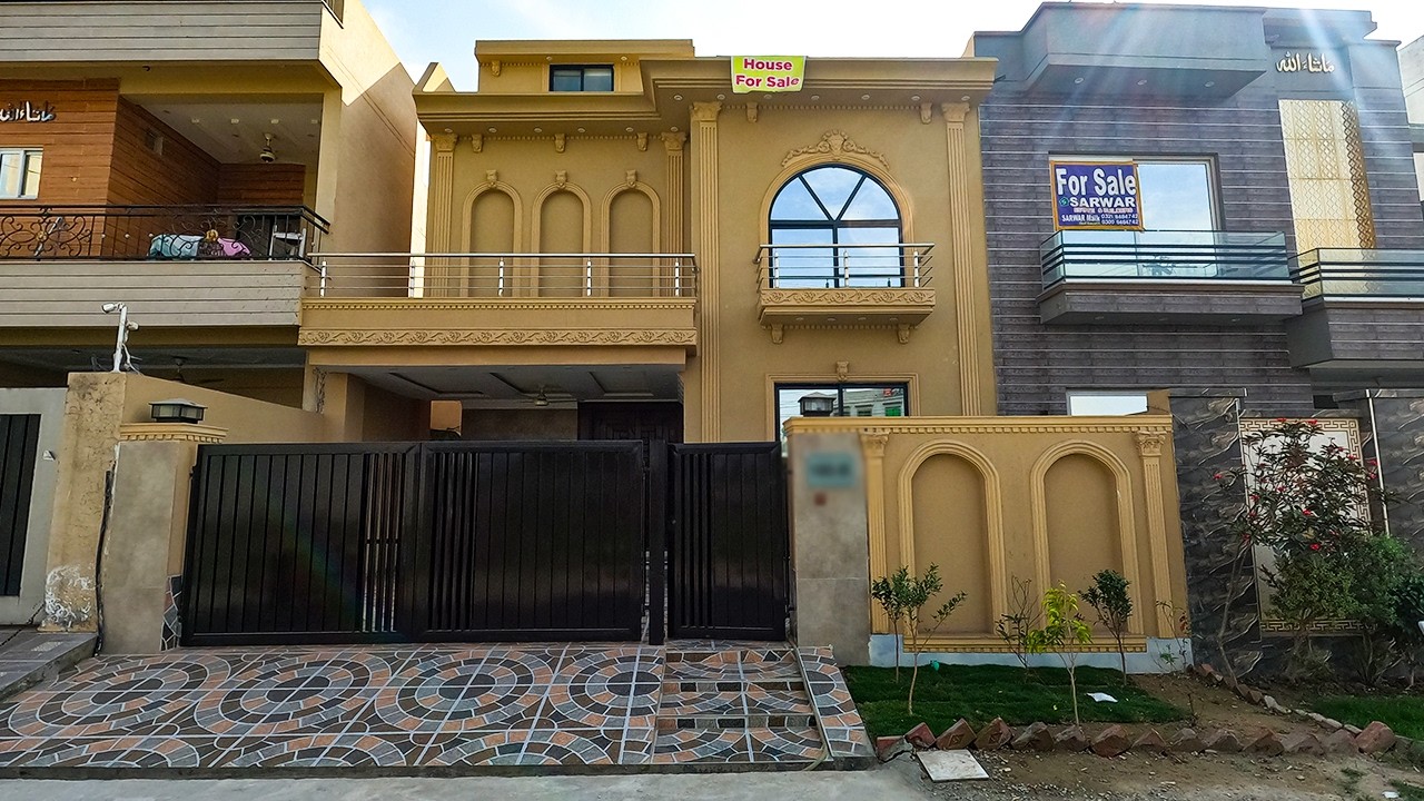 10 MARLA HOUSE FOR SALE IN BANKERS TOWN LAHORE