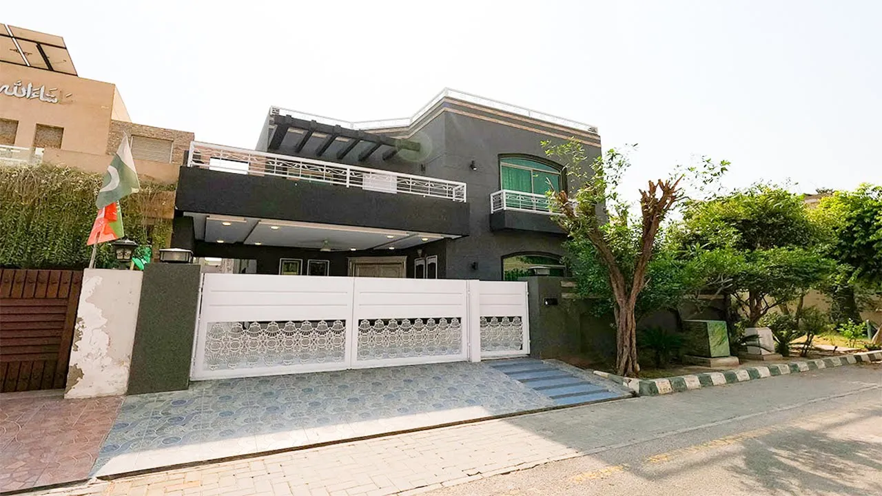 10 MARLA HOUSE FOR SALE IN  SUKH CHAYN GARDENS LAHORE