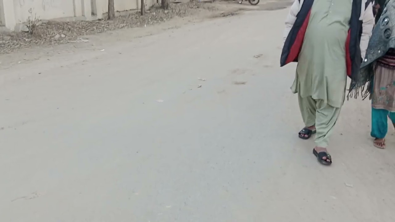 6 marla plot for sale corner plot hai . dono side se 30 foot road 03246260361 Kahna canal view.