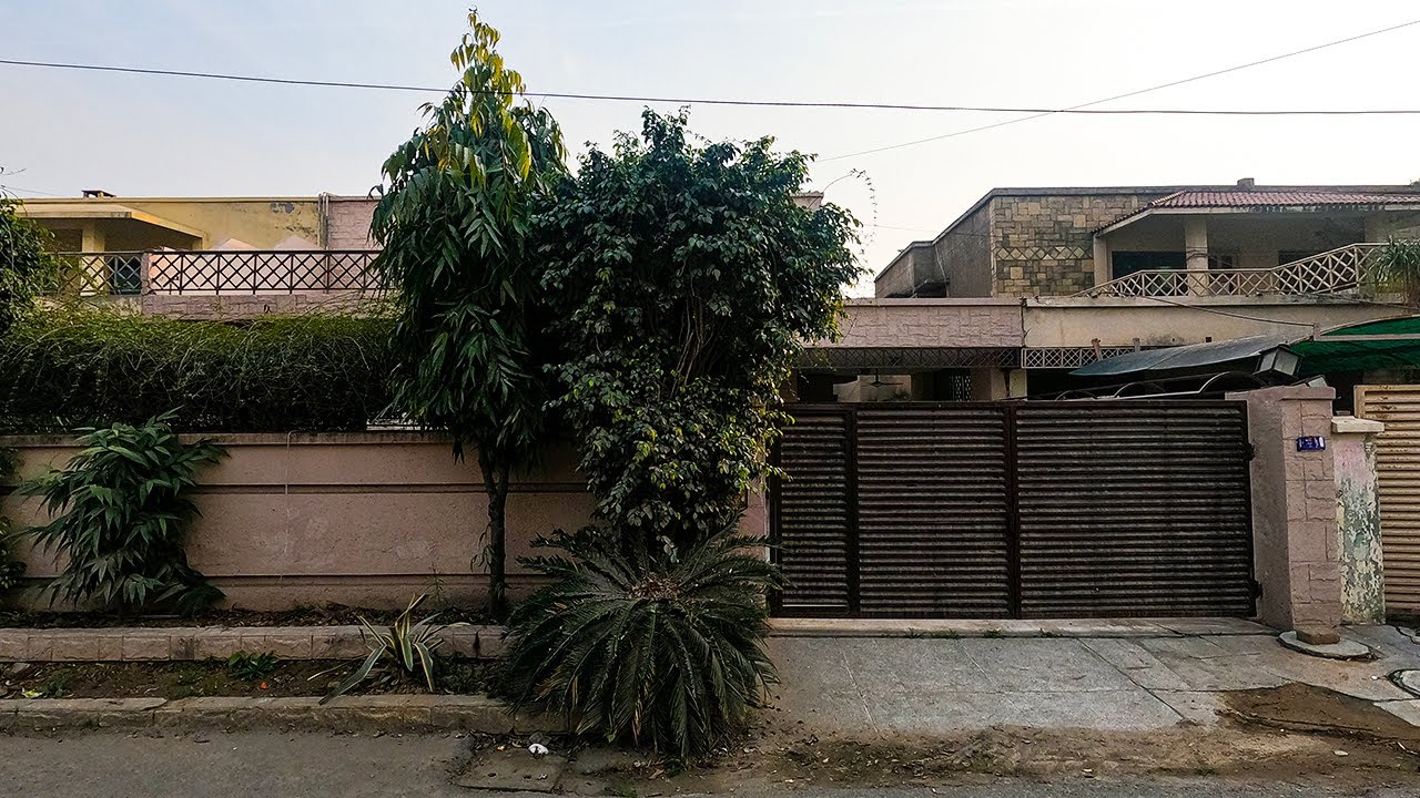 14 MARLA HOUSE FOR SALE IN PAF FALCON COMPLEX GULBERG LAHORE