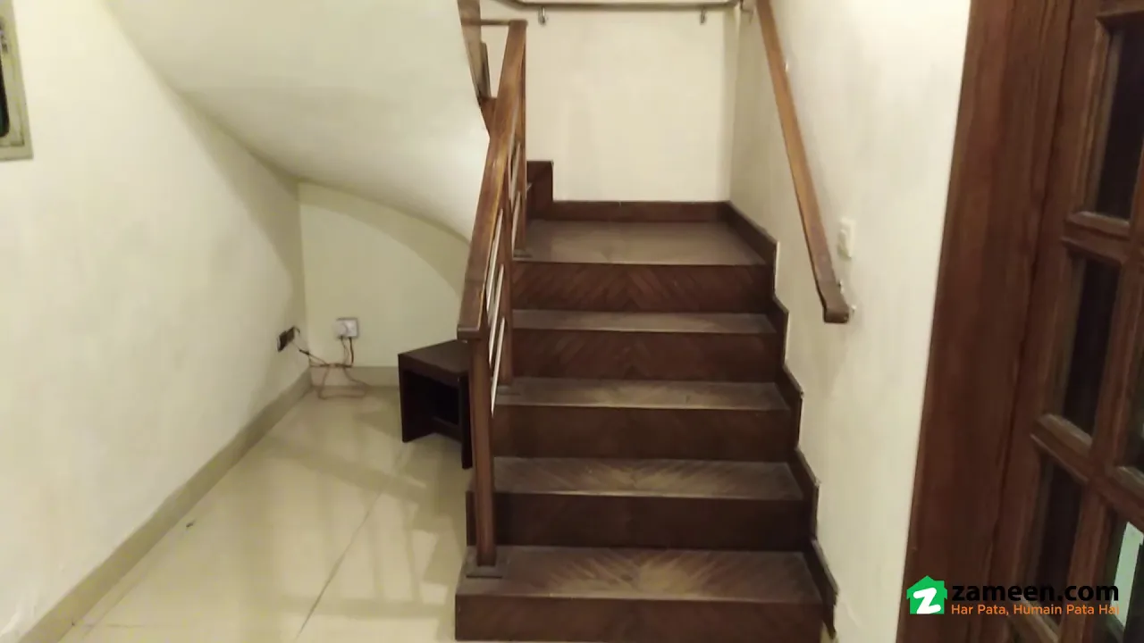 10 MARLA HOUSE FOR SALE IN UPPER MALL LAHORE