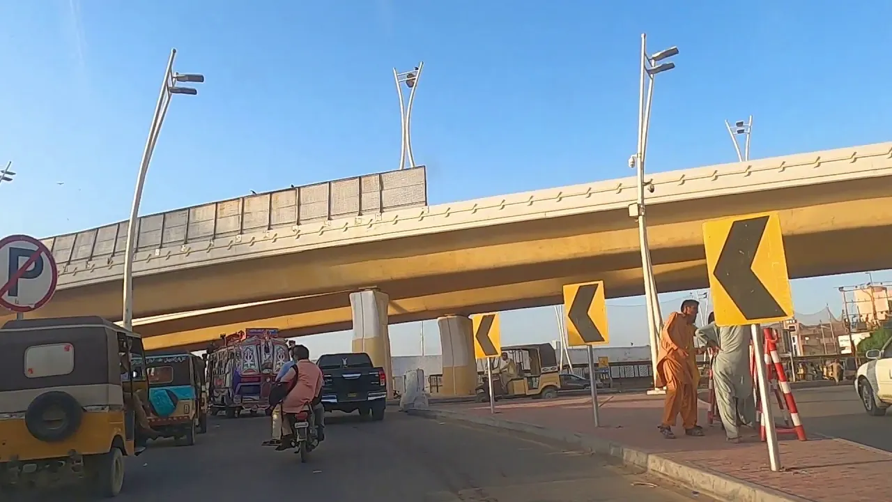 Driving Dolmen Mall - Khayaban e Saadi to Khayaban e Iqbal Karachi Street View Pakistan