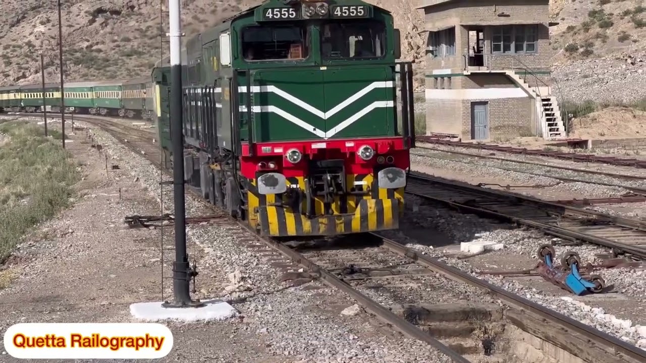 Arrival & Departure of Jaffar Express 40up || Kolpur station ML-3 GEU-2O || @QuettaRailography