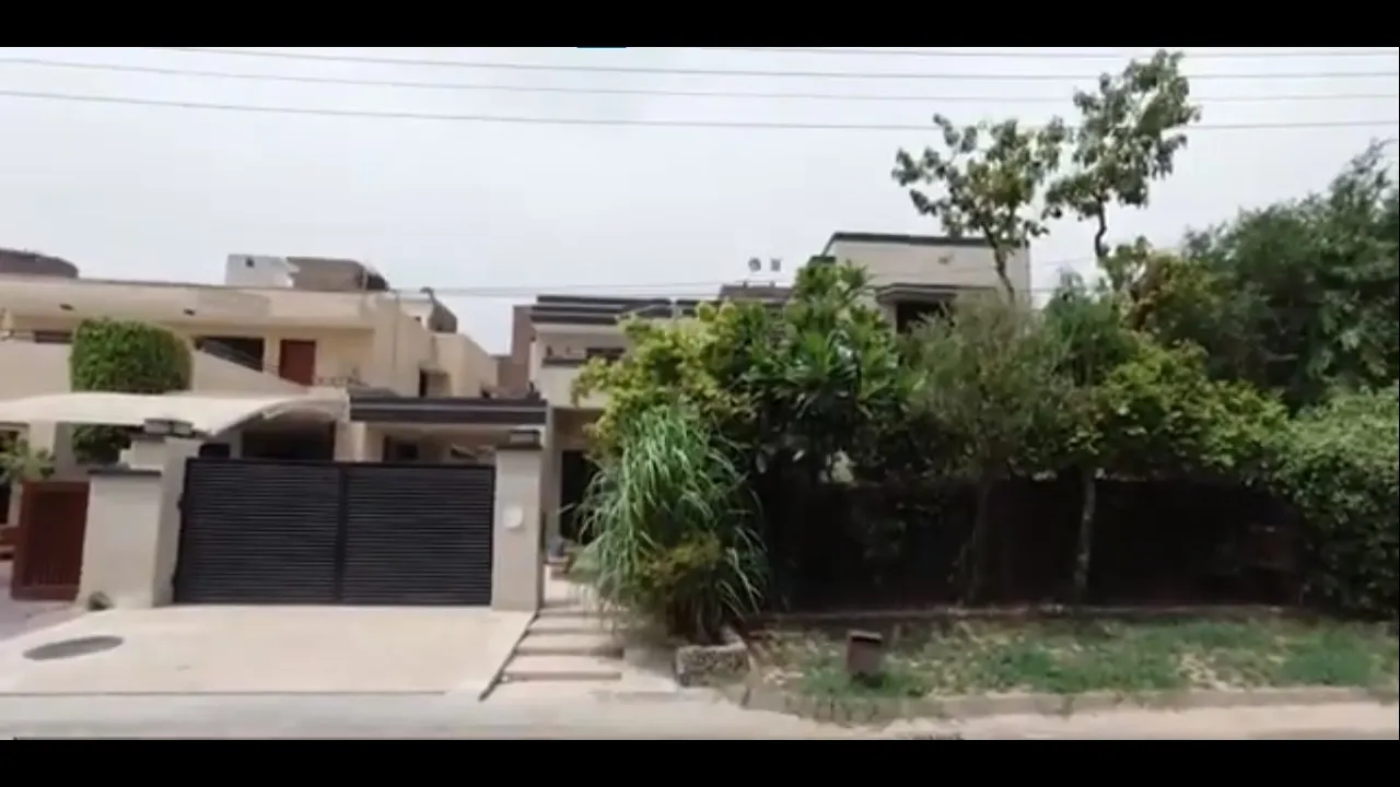 14 MARLA HOUSE FOR SALE IN PAF FALCON COMPLEX GULBERG LAHORE