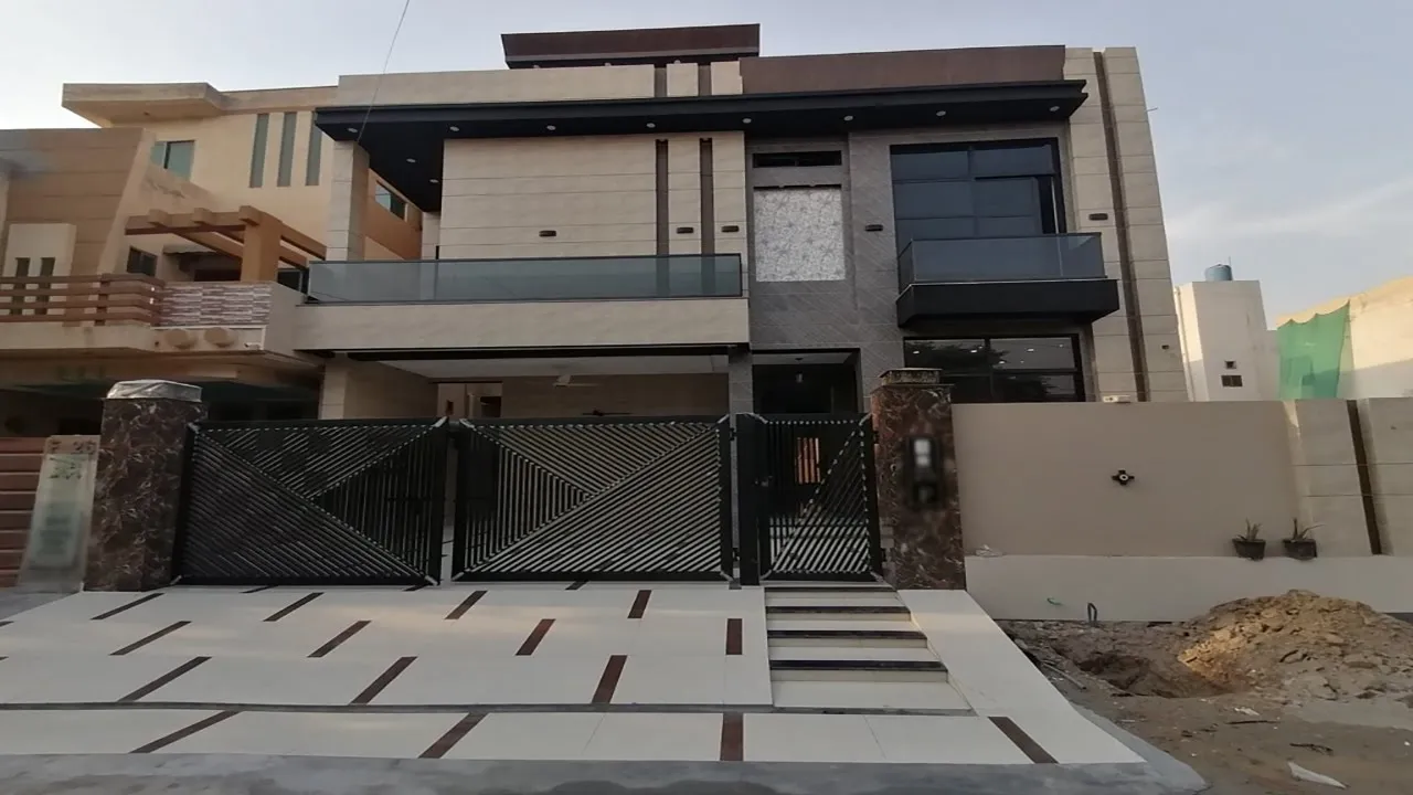 10 MARLA HOUSE FOR SALE IN  VALENCIA HOUSING SOCIETY LAHORE