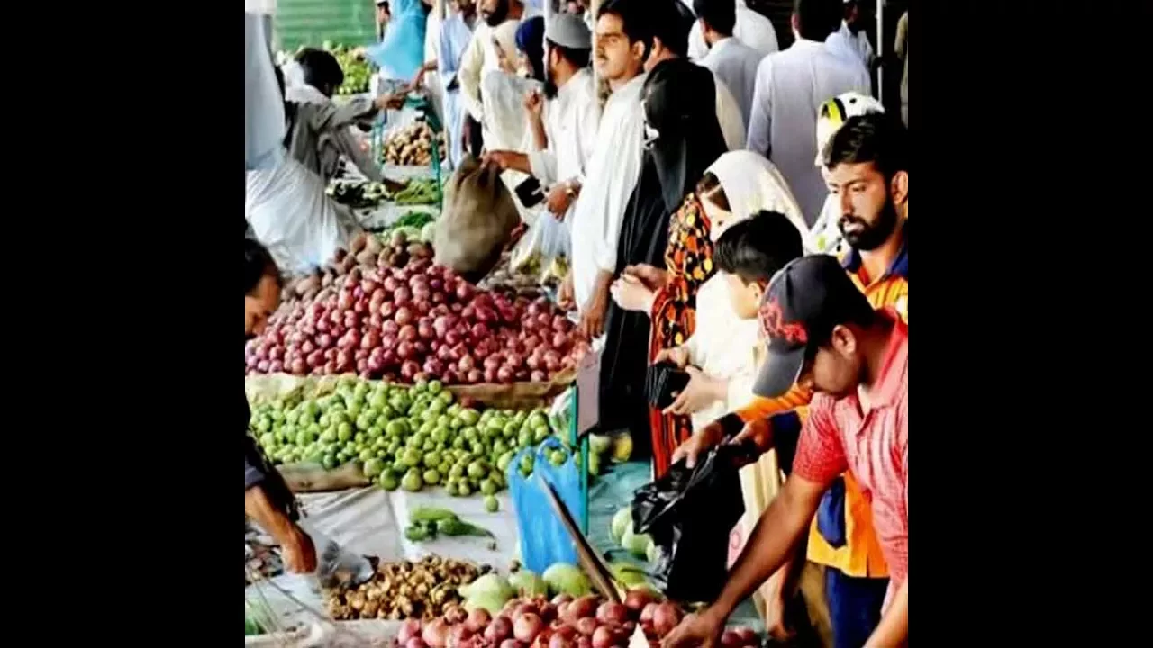 Stage collapses at Makkah Colony Ramadan Bazaar