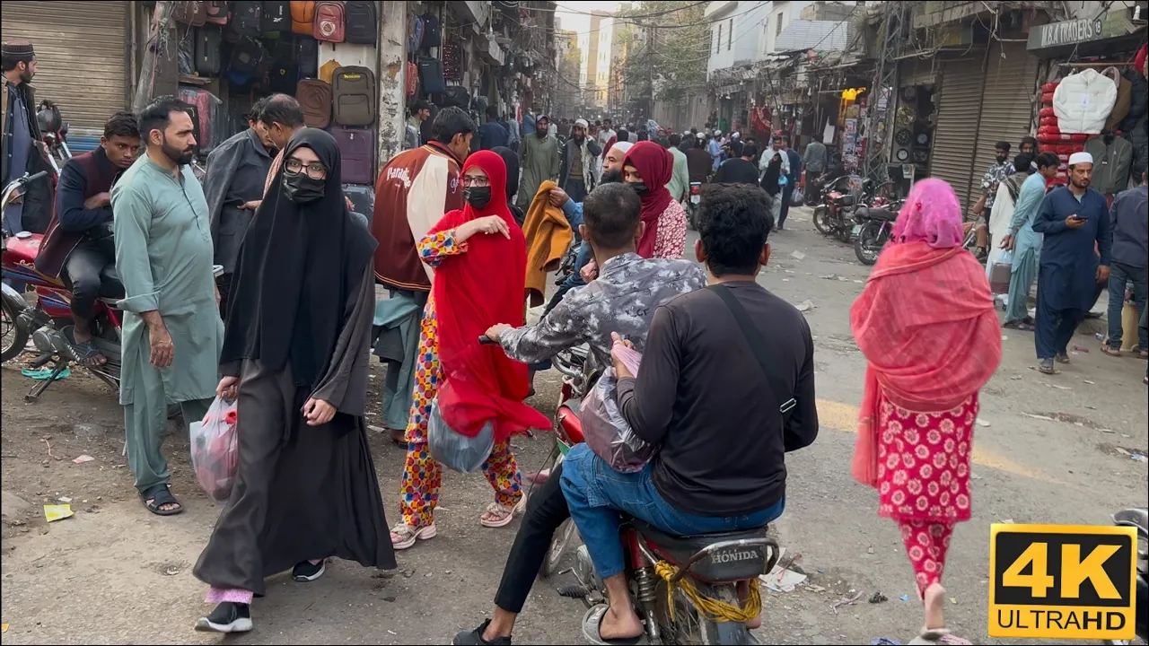 Exploring Lahore’s Busy Streets of Railway Station to Landa Bazaar | Lahore’s Walking Tour in 4K