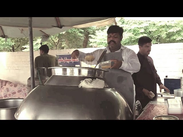 Famous Hashim Haleem in Tariq Abad Faisalabad Punjab Pakistan | The Street Foods | The Street Foods