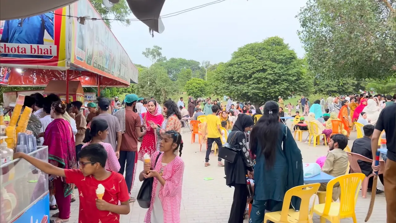 Exploring Lahore’s Allama Iqbal Town in 4K | Lahore’s Walking Tour of Extremely Busy Streets