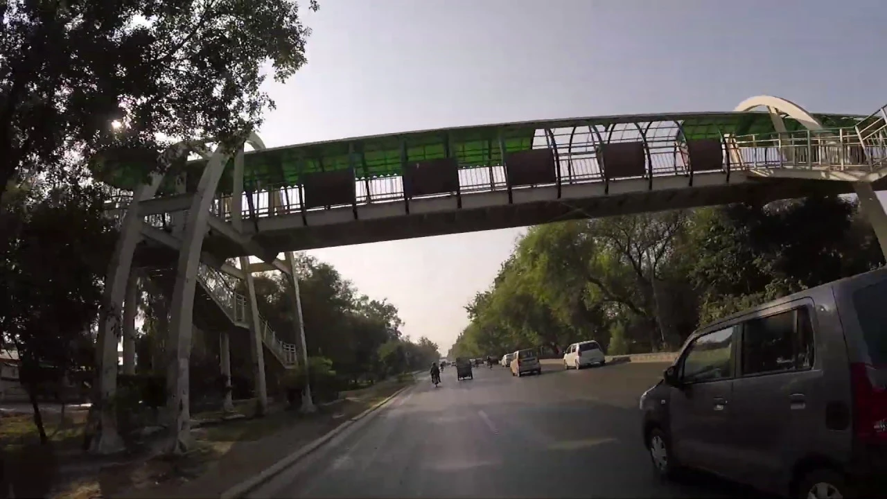 Streets of Lahore - Johar Town to Thokar