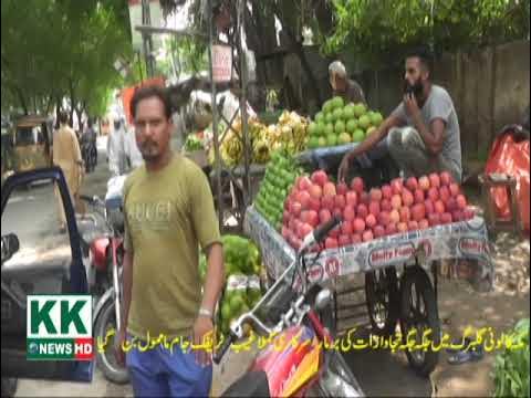 Makkah Coloney Gulberge Ma Tajawzat ke Bahar Mar Pasay Do Foot Path per Karobar karo Or Road Block