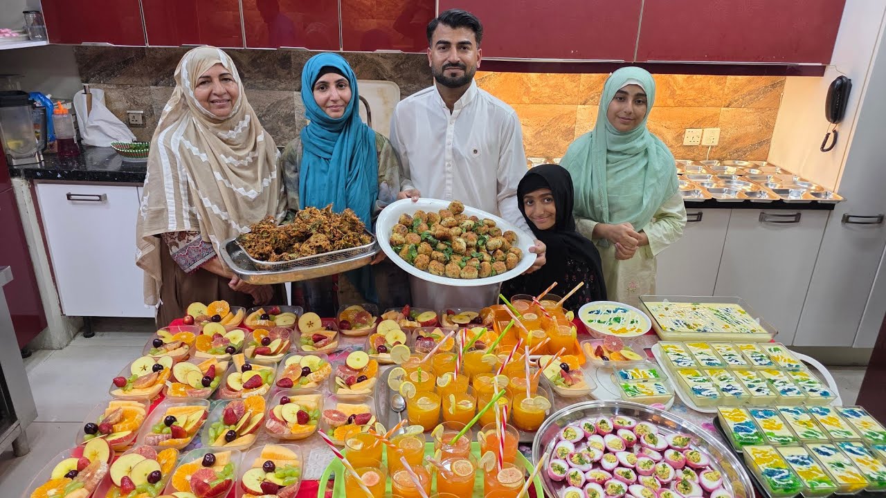 Ramzan Ke Maheenay Me - Bachon Ne Maan Ko Ghar Se Nikal Dia - Bint e Fatima Old Home 8th Iftar