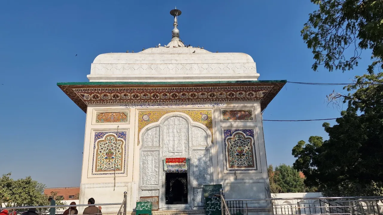 Hazrat Mian Mir Darbar Lahore | Mian Mir and Guru Arjun Dev | Golden Temple Amritsar and Mian Mir