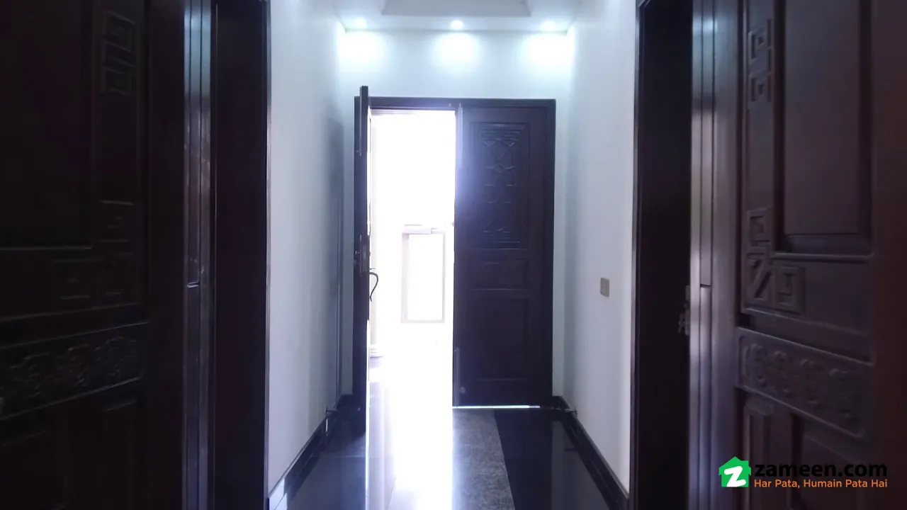 1 KANAL TRIPLE STOREY HOUSE FOR SALE IN UET HOUSING SOCIETY LAHORE