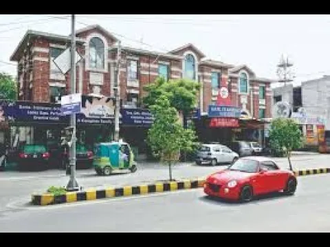 Ghalib Road, Lahore at day time