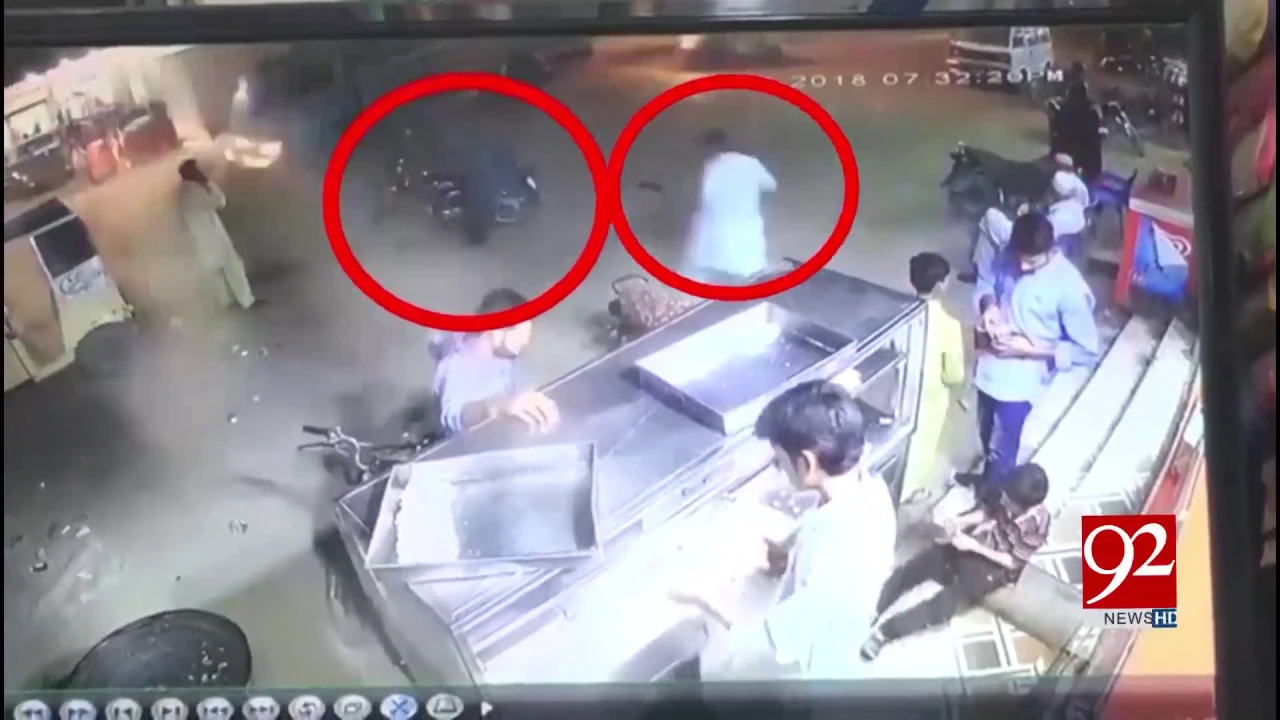 Karachi | Two dacoits loot cash, valuables from bakery in Nusrat Bhutto Colony | 20 Nov 2018
